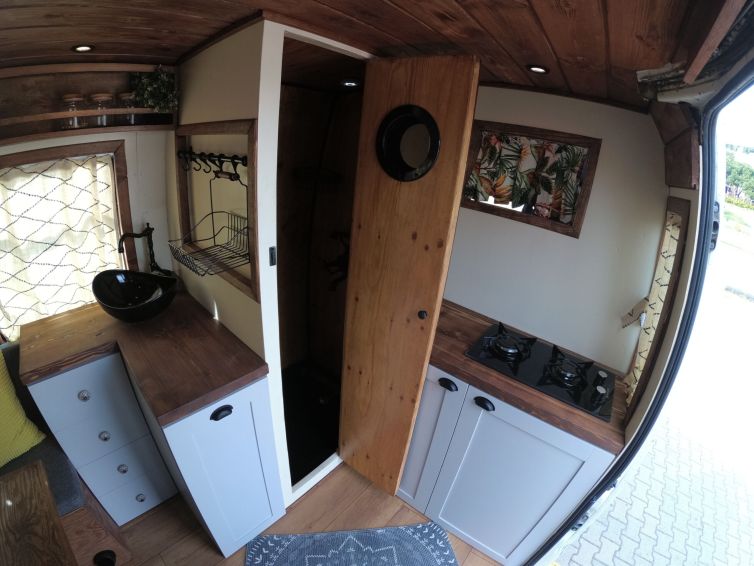 dost karavan iç görsel